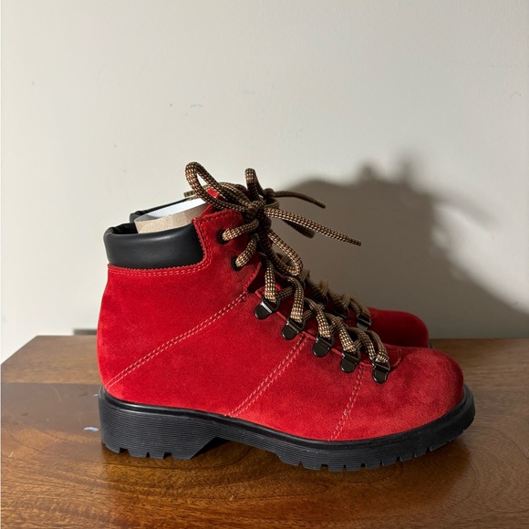 La Canadienne Halsey Suede Bootie, size 6 - Picture 9 of 12